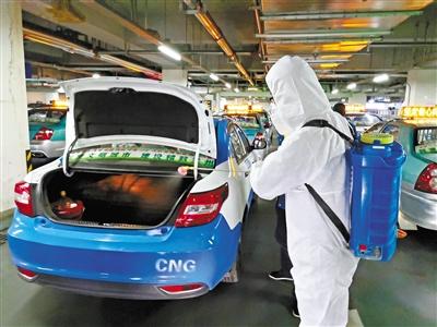 免費(fèi)接送一線抗“疫”人員 蘭州奔馬雷鋒車隊(duì)，你們真棒！