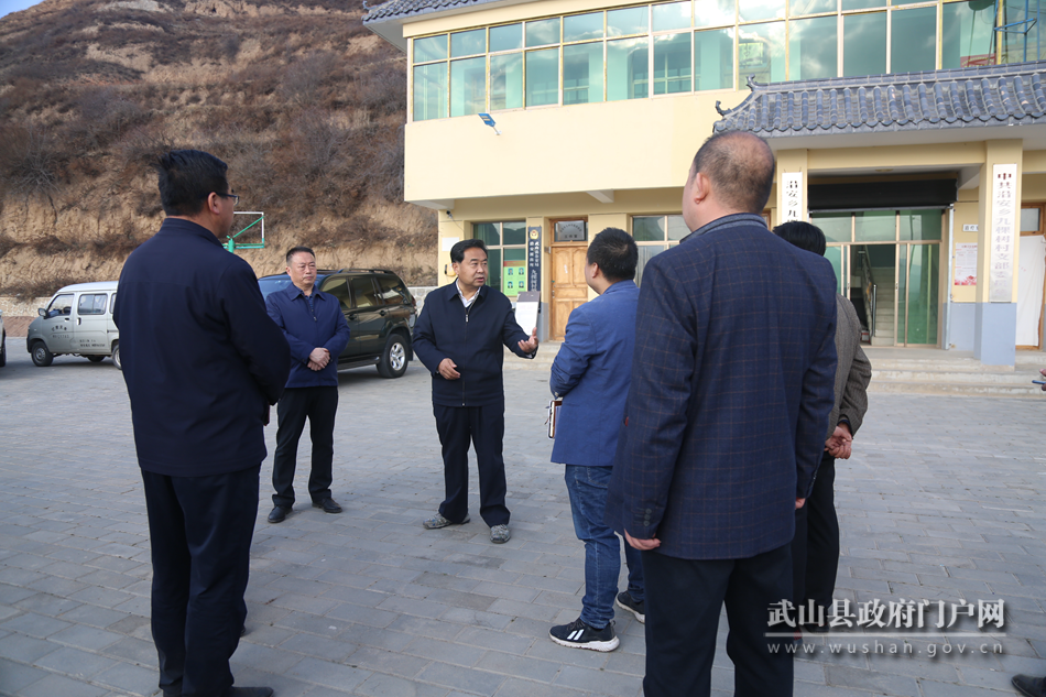 索鴻賓檢查指導(dǎo)沿安鄉(xiāng)脫貧攻堅工作