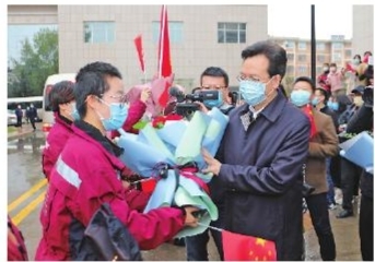 慶陽(yáng)市第二、三批支援湖北醫(yī)療隊(duì)12名隊(duì)員凱旋