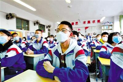 甘肅省初三和高一、高二年級學(xué)生昨日開學(xué) 青春校園又聞瑯瑯讀書聲