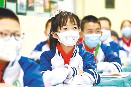 春暖花開 校園迎來(lái)“開學(xué)第一課”