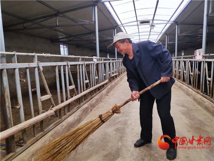 【甘肅省決戰(zhàn)決勝脫貧攻堅】脫貧戶李明堂：脫貧也光榮 幸?？侩p手