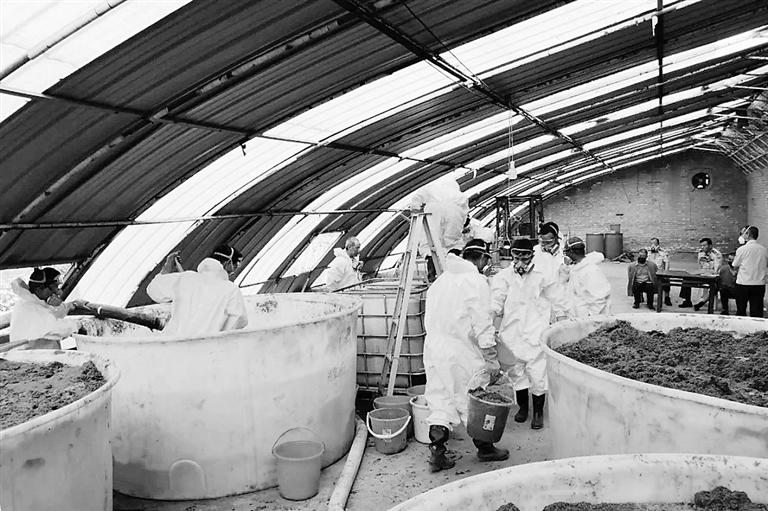 小村莊里的農(nóng)場(chǎng)竟是制毒工廠 蘭州警方搗毀該窩 抓獲犯罪嫌疑人22名