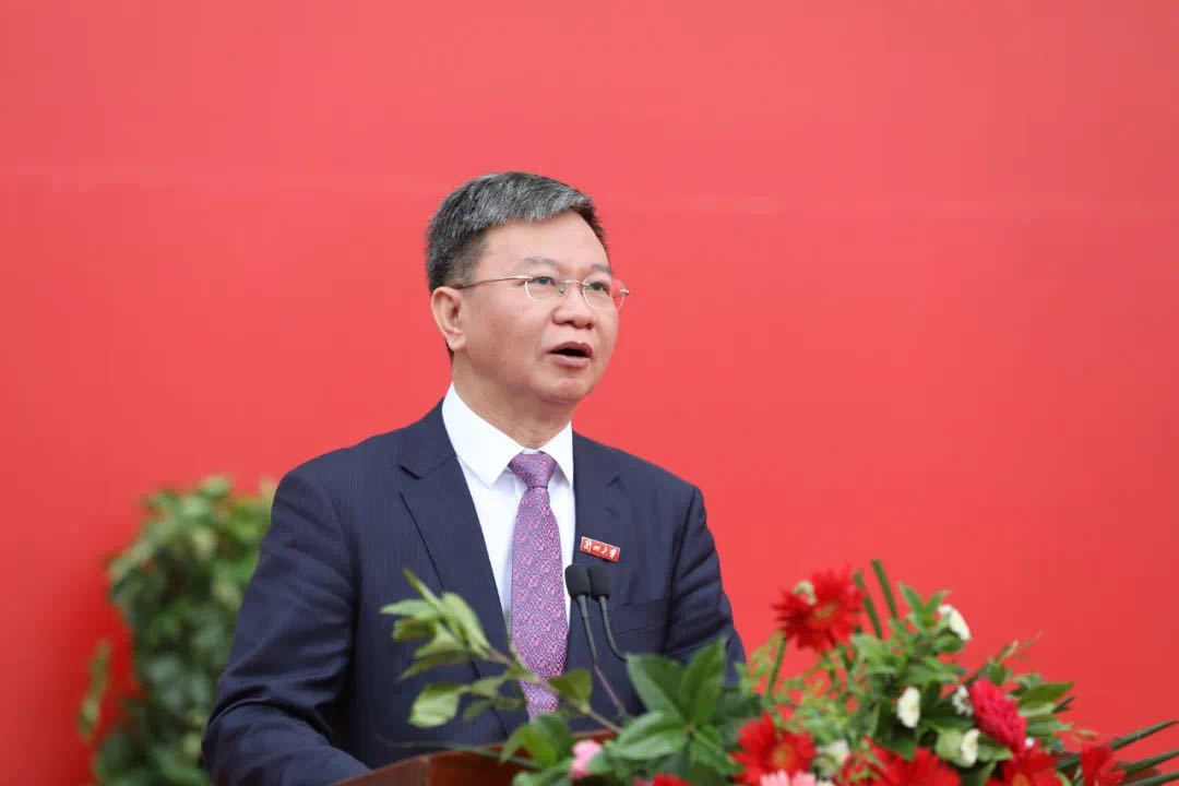 蘭州大學(xué)校長(zhǎng)嚴(yán)純?nèi)A寄語(yǔ)2020屆本科畢業(yè)生：做敢擔(dān)當(dāng)、能擔(dān)當(dāng)、有擔(dān)當(dāng)?shù)娜?>
        </a><em>蘭州大學(xué)校長(zhǎng)嚴(yán)純?nèi)A寄語(yǔ)2020屆本科畢業(yè)生：做敢擔(dān)當(dāng)、能擔(dān)當(dāng)、有擔(dān)當(dāng)?shù)娜?/em></li>
    <li><a  target=