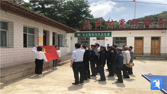 6月29日，天水市武山縣紀(jì)委監(jiān)委組織黨員干部在馬力鎮(zhèn)楊溝村重溫入黨誓詞。_副本.jpg