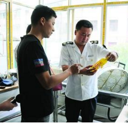 蘭州市場(chǎng)監(jiān)管局綜合行政執(zhí)法隊(duì)開展學(xué)校、托幼機(jī)構(gòu)食品安全專項(xiàng)檢查