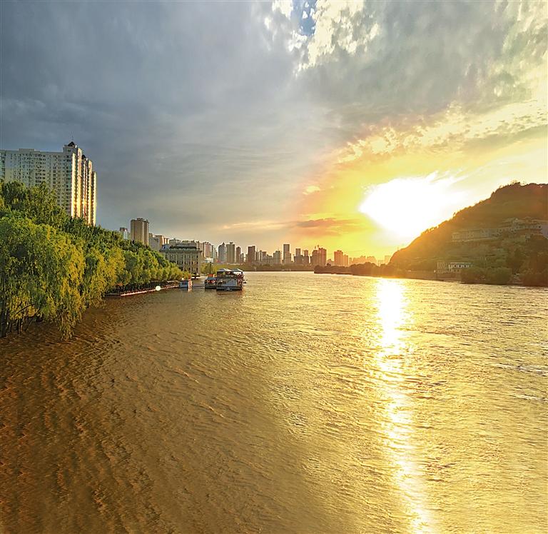 黃河今年第2號(hào)洪水出現(xiàn)  黃河蘭州段啟動(dòng)Ⅳ級(jí)應(yīng)急響應(yīng) 昨晚11時(shí)水流量已達(dá)3100m3/s 呈繼續(xù)上漲趨勢