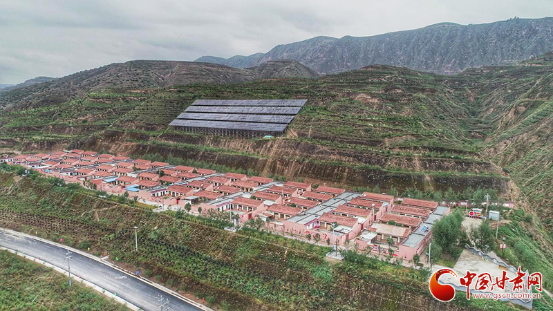 【跟著總書記看甘肅】布楞溝村：水引來了，路修通了，新農(nóng)村建起來了（圖）