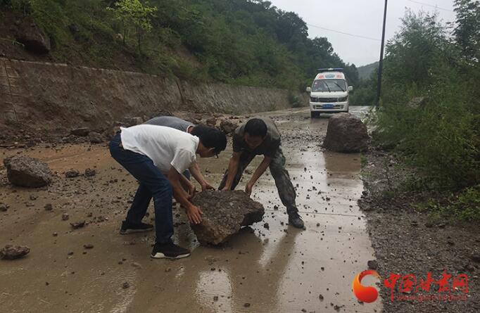 康縣長壩鎮(zhèn)：鏟車、120合力“逆行”救援群眾  
