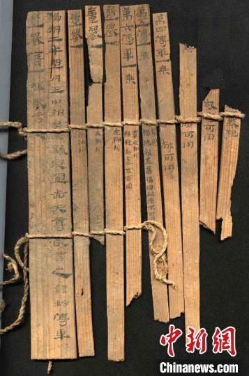 圖為藏于敦煌博物館內(nèi)的漢代簡牘。敦煌市委宣傳部供圖