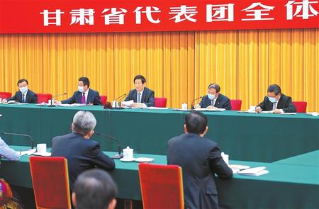 甘肅代表團(tuán)舉行全體會議 栗戰(zhàn)書參加甘肅團(tuán)審議
