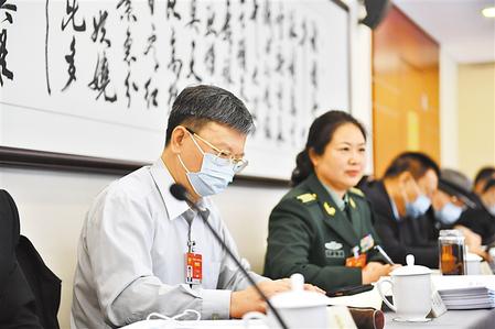 住甘全國政協(xié)委員討論政府工作報(bào)告以及“十四五”規(guī)劃和2035年遠(yuǎn)景目標(biāo)綱要草案