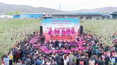 隴南禮縣舉辦“學(xué)黨史·感黨恩·賞花?！むl(xiāng)村游”活動