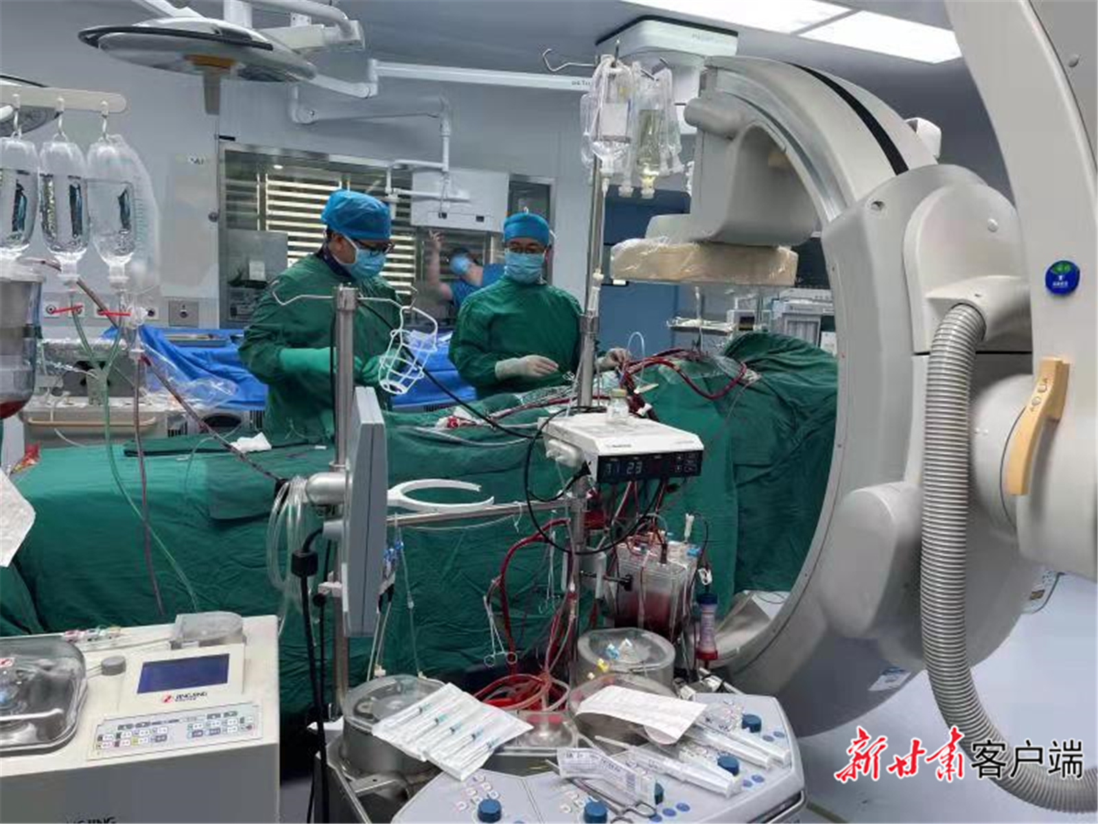 填補省內(nèi)空白，蘭大一院連續(xù)完成“一站式”雜交手術(shù)