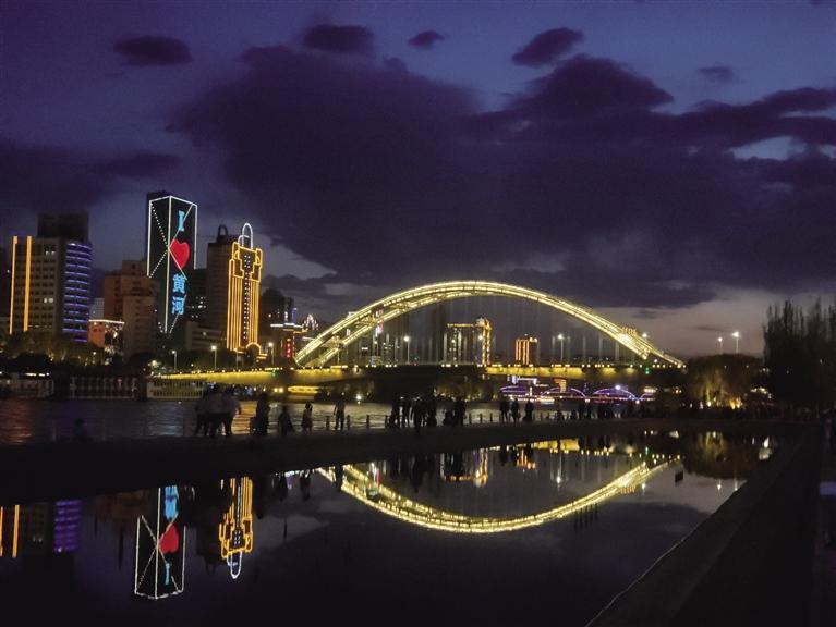 著力打造全國(guó)最美城市客廳 黃河風(fēng)情線(xiàn)大景區(qū)管委會(huì)抓細(xì)節(jié)精管理重塑黃河岸線(xiàn)