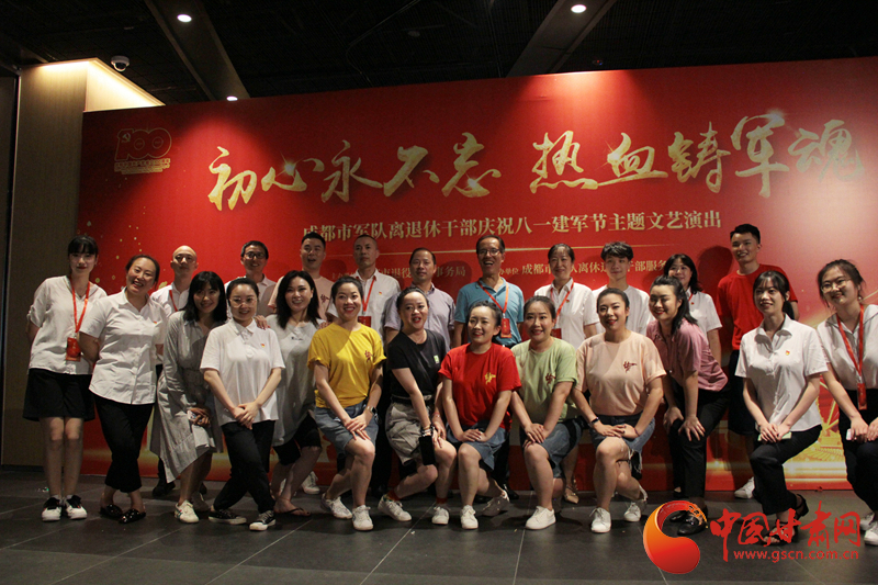 【蘭大新聞學(xué)子重走西北角】不變的軍旅情，不滅的舞臺(tái)夢(mèng)——記原成都軍區(qū)政治部戰(zhàn)旗文工團(tuán)國(guó)家一級(jí)演員楊思遠(yuǎn)