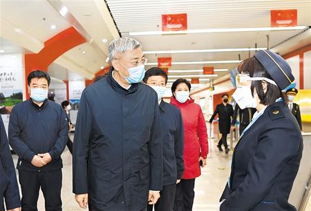 尹弘在蘭州調(diào)研指導(dǎo)疫情防控工作時強調(diào) 精準(zhǔn)有效從嚴從細落實防控措施 堅決守護人民群眾生命安全身體健康