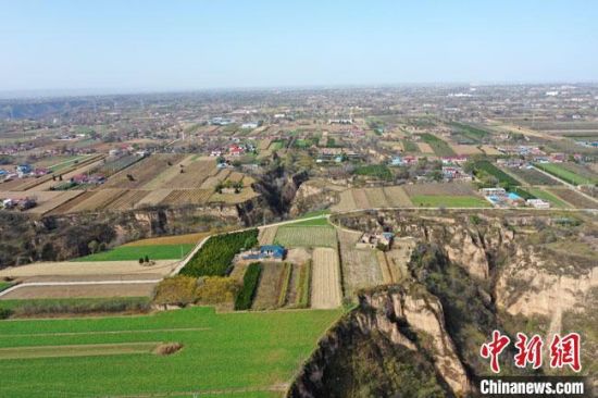 圖為位于甘肅省慶陽市西峰區(qū)境內(nèi)的南佐遺址地貌。(資料圖) 甘肅省文物局供圖