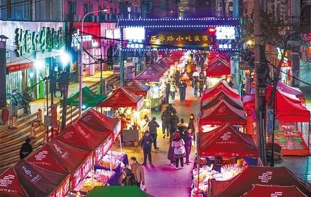 蘭州市城關(guān)區(qū)正寧路小吃夜市、南關(guān)民族風(fēng)味一條街恢復(fù)營業(yè)