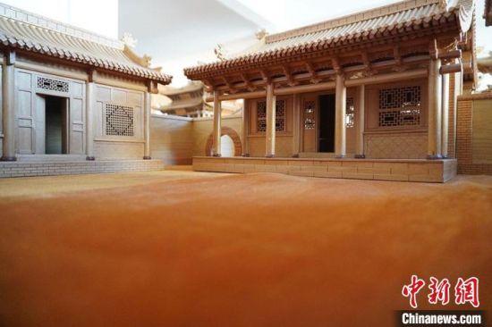 圖為微縮建筑蘭州四合院內(nèi)部結(jié)構(gòu)?！【琶赖┰?　攝