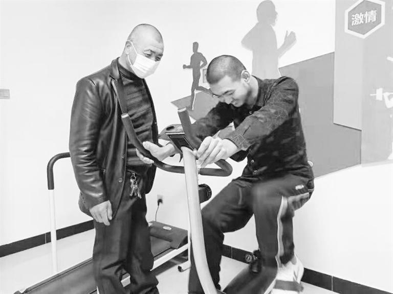 父愛如山！張掖高臺殘疾父親悉心照顧殘疾兒子20余年