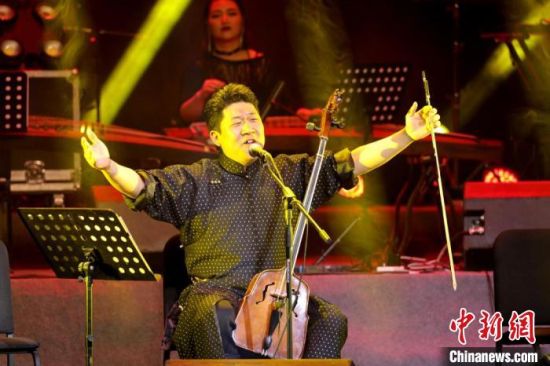 圖為樂隊主創(chuàng)巴依勒格。(資料圖) 受訪者供圖