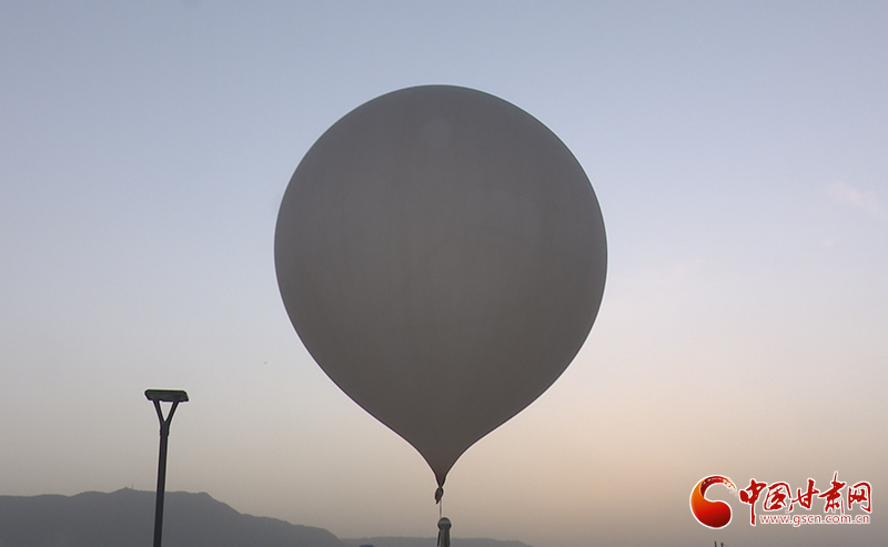 【世界氣象日】氣象站為何一天兩次放飛“大氣球”？甘肅氣象專家告訴你