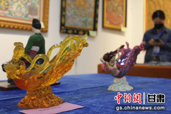 圖為敦煌飛天造型的作品。徐雪 攝