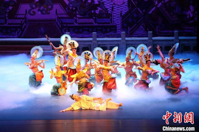 《絲路花雨》在敦煌大劇院演出。(資料圖) 敦煌市委宣傳部供圖