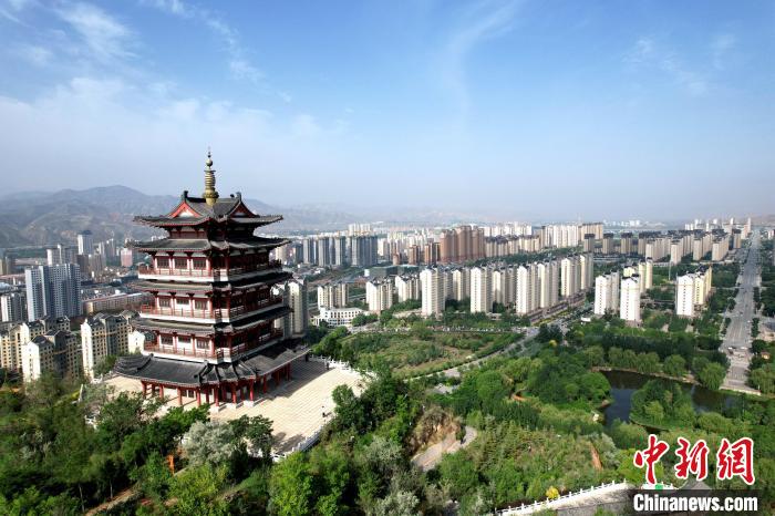 圖為航拍樂都區(qū)朝陽山片區(qū)?！⊙Φ?攝