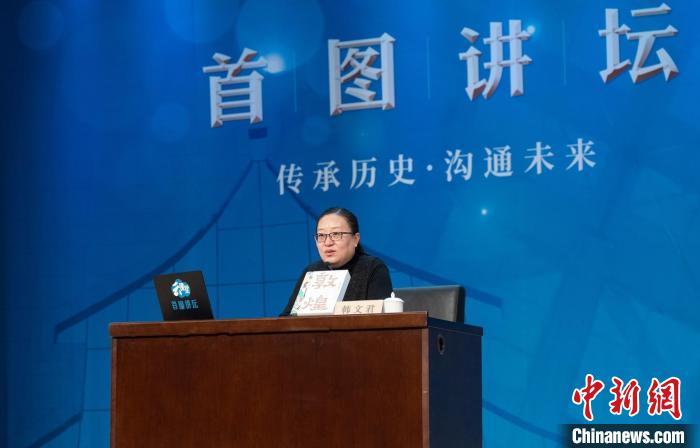 敦煌研究院文化弘揚(yáng)部講解科科長(zhǎng)韓文君。　湖南文藝出版社供圖