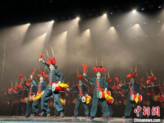 圖為涼州攻鼓子表演。楊娜 攝