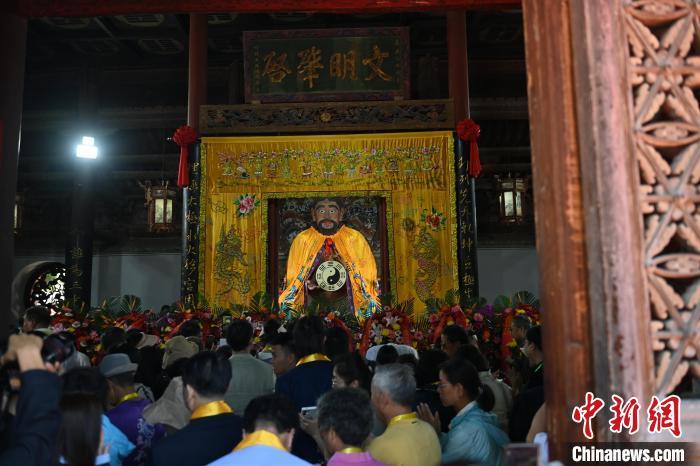 6月21日，2024(甲辰)年公祭中華人文始祖伏羲大典在甘肅天水舉行，來自海峽兩岸及港澳地區(qū)約500人現(xiàn)場共祭中華人文始祖伏羲。中新社記者 李亞龍 攝