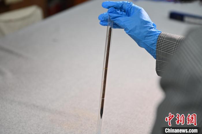 2024年5月7日，甘肅省博物館館藏國(guó)寶級(jí)文物“白馬作”毛筆。李亞龍　攝