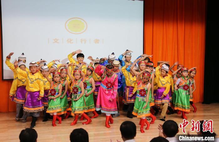 圖為蘭州大學(xué)文化行者團(tuán)隊(duì)走進(jìn)民族社區(qū)，開(kāi)展系列活動(dòng)。(資料圖)蘭州大學(xué)供圖