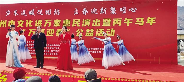 萬福迎春送歡樂 翰墨傳情潤山鄉(xiāng)