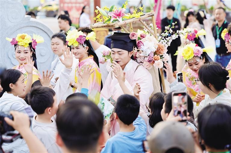 隴原春色引客來(lái) 百余名達(dá)人踏線(xiàn)采風(fēng)推介如意甘肅